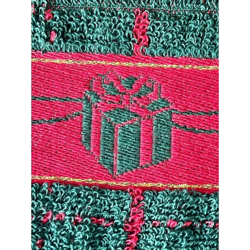 Vintage Christmas Bear Towel Set Of 3 With Gift Motif In Green & Red
